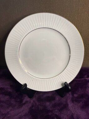 Gibson Black Tie Gold SALAD / DESSERT PLATE 7 5/8" set of 9 White with Gold
